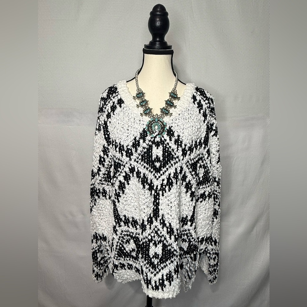 Black and White Patterned Women's Sweater